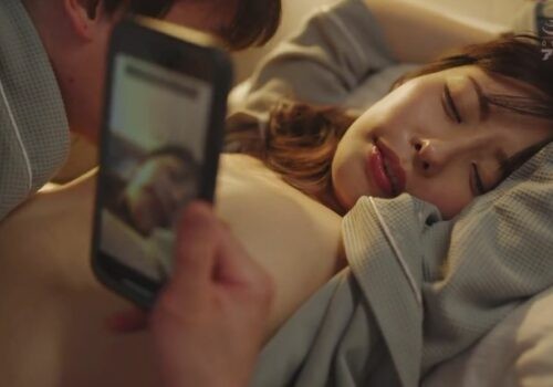 Cô vợ trẻ đi họp lớp bị cậu bạn trai cũ cưỡng hiếp rồi quay clip tống tình Cô vợ trẻ đi họp lớp bị cậu bạn trai cũ cưỡng hiếp rồi quay clip tống tình