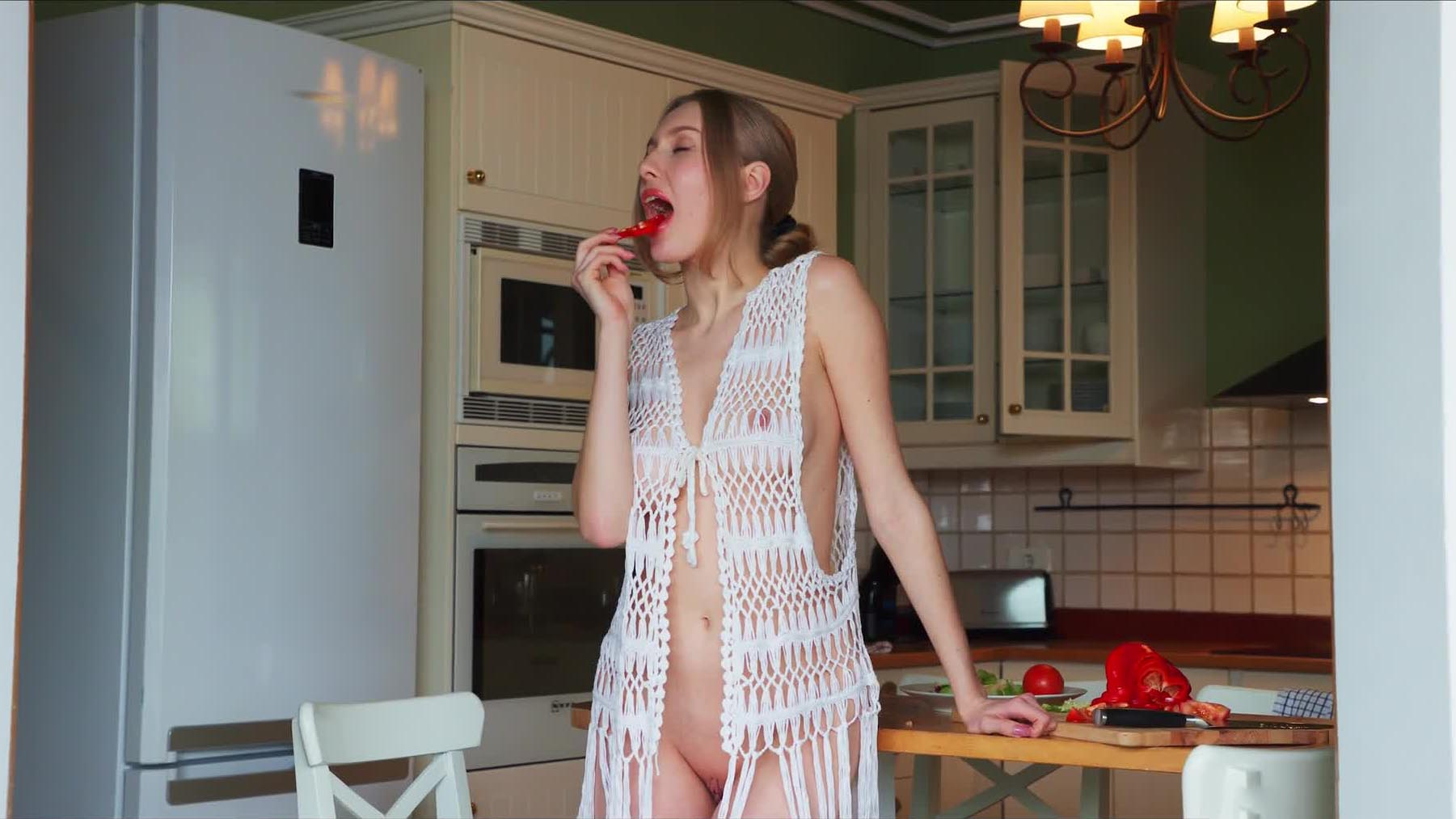 Em đủ hư để làm anh say đắm Em đủ hư để làm anh say đắm