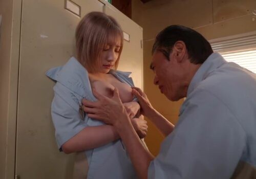 Em nhân viên vú to dâm đãng và anh quản lý số hưởng tăng ca Em nhân viên vú to dâm đãng và anh quản lý số hưởng tăng ca